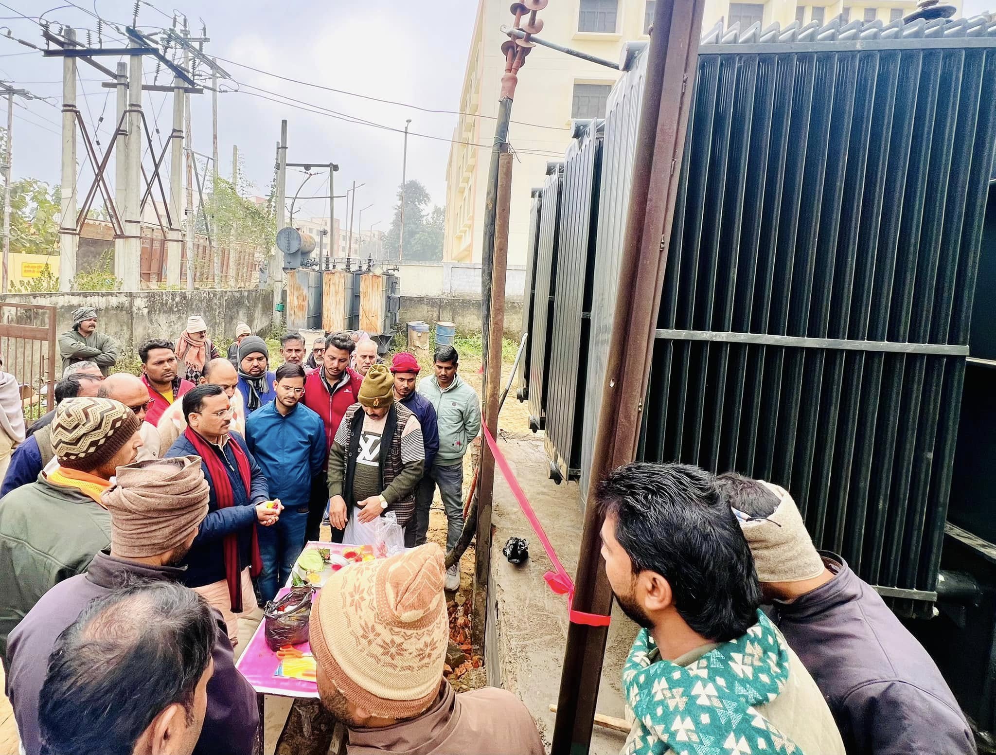 आज विद्युत उपकेंद्र बरियारपुर में 8 एमवीए से 10 एमवीए ट्रांसफार्मर का लोकार्पण किया।  इस ट्रांसफार्मर के क्षमता वृद्धि होने से क्षेत्र की सम्मानित जनता को विद्युत आपूर्ति निर्बाध रूप से मिलेगी।